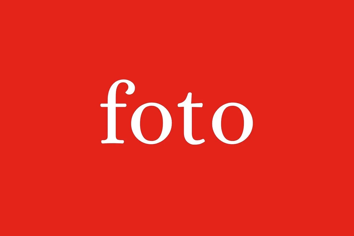 Logo del nuovo social network foto bianco su sfondo rosso