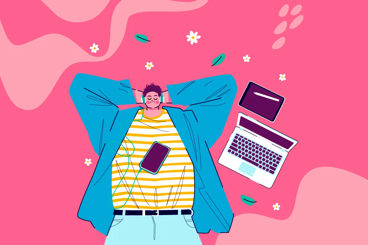 Illustrazione di un graphic designer freelance con le cuffie che si rilassa con un laptop e un tablet su uno sfondo rosa con fiori.