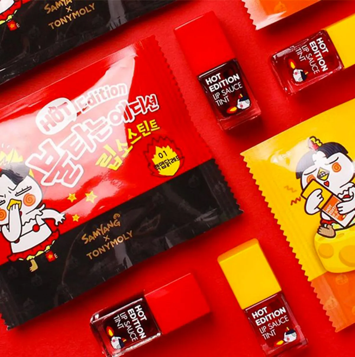 Un set di prodotti della collaborazione tra TonyMoly e Samyang, con tema "Hot Edition".