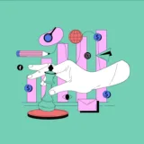 Mano che muove una pedina su una scacchiera con elementi di marketing digitale come social media, email, denaro e analisi dati, simbolo di cosa fare se una strategia non funziona